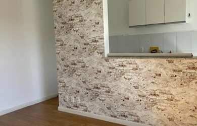 Imagem: O apartamento possui 2 Dormitórios, 1 Banheiro, 1 Vaga na garagem