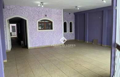 Imagem: A casa possui 3 Dormitórios, 3 Banheiros, 2 Vagas na garagem