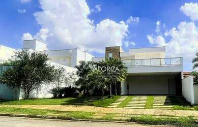 Imagem: A casa em condomínio possui 3 Dormitórios, 2 Banheiros, 4