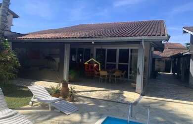 Imagem: A casa possui 5 Dormitórios, 5 Banheiros, 5 Vagas na garagem