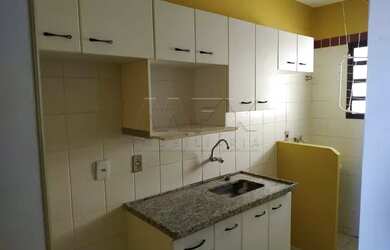 Imagem: O apartamento possui 1 Dormitório, 1 Banheiro, 1 Vaga na garagem