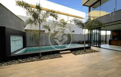 Imagem: A casa em condomínio possui 5 Dormitórios, 2 Banheiros, 4