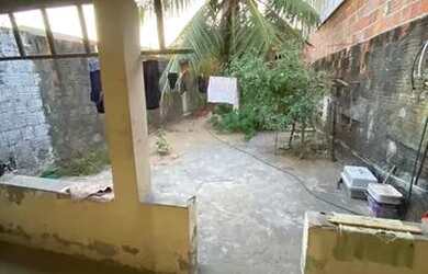 Imagem: A casa possui 2 Dormitórios, 1 Banheiro e está localizado