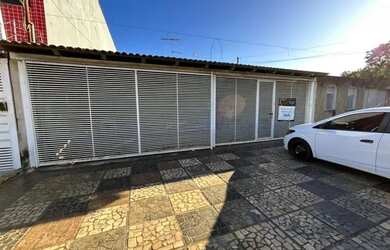 Imagem 1: Vendo casa na QNG. 200m² de Área, 4 Vagas na garageme5 Dormitórios