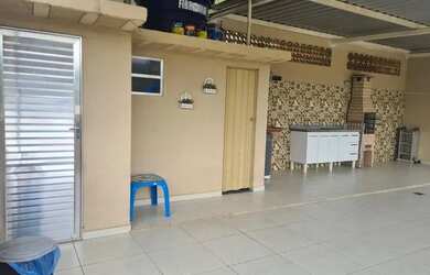 Imagem: A casa possui 2 Dormitórios, 2 Banheiros, 1 Vaga na garagem