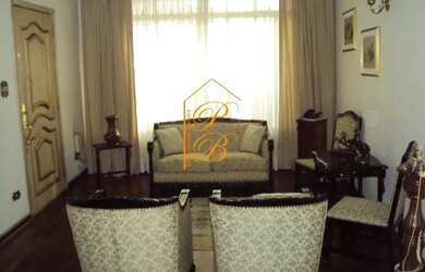 Imagem: A casa possui 3 Dormitórios, 2 Banheiros, 4 Vagas na garagem