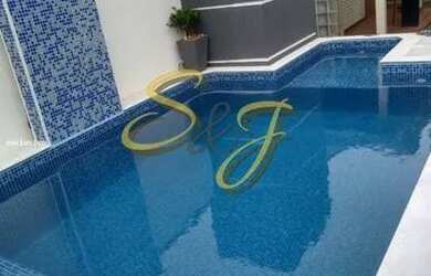 Imagem: A casa possui 3 Dormitórios, 3 Banheiros, 4 Vagas na garagem