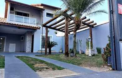 Imagem: A casa possui 5 Dormitórios, 4 Banheiros, 4 Vagas na garagem