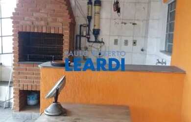 Imagem: A casa possui 2 Dormitórios, 4 Banheiros, 2 Vagas na garagem