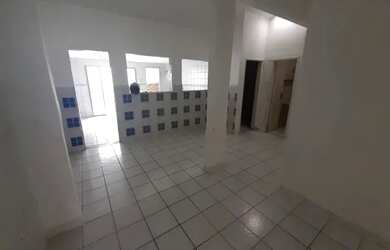 Imagem: A casa possui 3 Dormitórios, 3 Banheiros, 1 Vaga na garagem