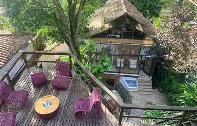 Imagem: A casa em condomínio possui 3 Dormitórios, 4 Banheiros e 444m²