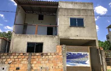 Imagem: A casa possui 2 Dormitórios, 3 Banheiros, 1 Vaga na garagem