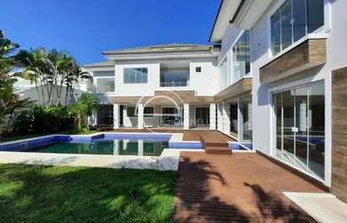 Imagem: A casa em condomínio possui 5 Dormitórios, 5 Banheiros, 4