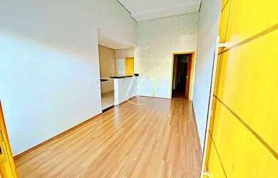 Imagem: A casa possui 3 Dormitórios, 2 Banheiros, 2 Vagas na garagem