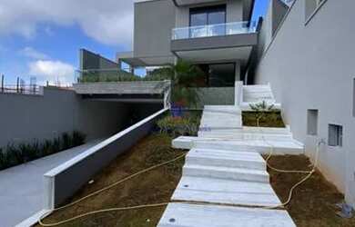 Imagem: A casa possui 5 Dormitórios, 5 Banheiros, 5 Vagas na garagem