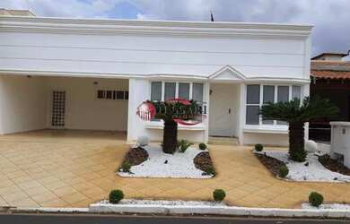 Imagem: A casa em condomínio possui 4 Dormitórios, 5 Banheiros, 4