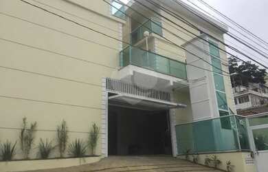 Imagem: A casa em condomínio possui 3 Dormitórios, 2 Banheiros, 3