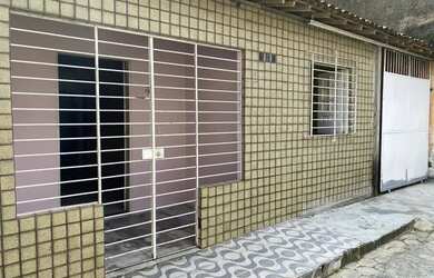 Imagem: A casa possui 2 Dormitórios, 1 Banheiro, 1 Vaga na garagem