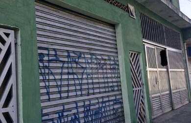 Imagem: A casa possui 2 Dormitórios, 1 Banheiro, 5 Vagas na garagem