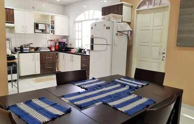 Imagem: A casa possui 2 Dormitórios, 2 Banheiros, 1 Vaga na garagem