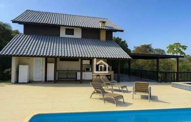 Imagem: A casa em condomínio possui 4 Dormitórios, 3 Banheiros, 4