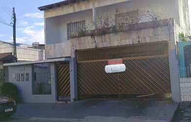 Imagem: A casa possui 5 Dormitórios, 5 Banheiros e 2 Vagas na garagem