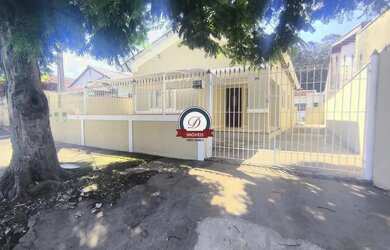 Imagem: A casa possui 2 Dormitórios, 1 Banheiro, 1 Vaga na garagem