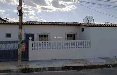 Imagem: A casa possui 2 Dormitórios, 1 Banheiro, 1 Vaga na garagem