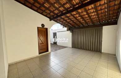 Imagem 2: Casa estilo sobrado com 3 quartos sendo 1 suíte disponível para locação no bairro Jardim P