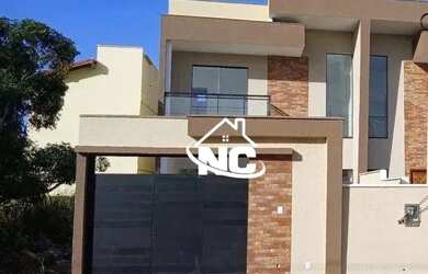 Imagem: A casa possui 3 Dormitórios, 4 Banheiros, 2 Vagas na garagem