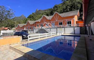 Imagem: A casa em condomínio possui 3 Dormitórios, 2 Banheiros, 1