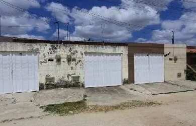 Imagem: A casa possui 2 Dormitórios, 1 Banheiro, 1 Vaga na garagem