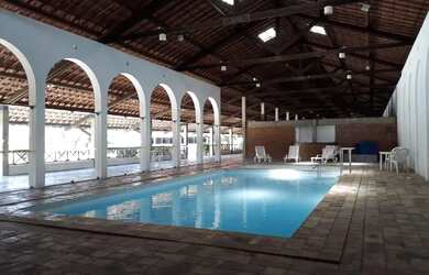 Imagem: O apartamento possui 1 Dormitório, Acomodam 5 pessoas, 3 Vagas