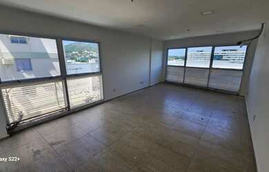 Imagem: O depósito possui 1 Vaga na garagem, 40m² de Área e está