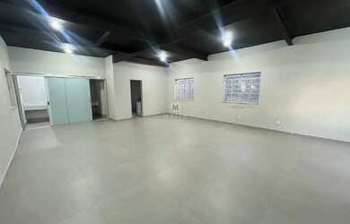 Imagem: A casa possui 1 Dormitório, 2 Banheiros, 1 Vaga na garagem