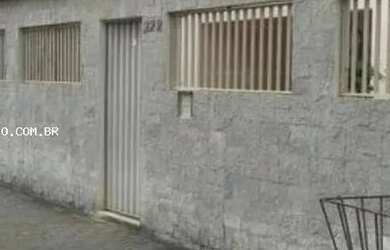 Imagem: A casa possui 3 Dormitórios, 3 Banheiros, 3 Vagas na garagem