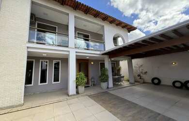 Imagem: A casa à venda possui 5 Dormitórios, 5 Banheiros, 4 Vagas