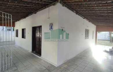 Imagem: A casa possui 3 Dormitórios, 4 Banheiros, 3 Vagas na garagem