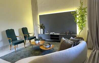 Imagem: A casa possui 3 Dormitórios, 4 Banheiros, 2 Vagas na garagem