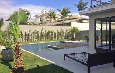 Imagem: A casa em condomínio possui 4 Dormitórios, 5 Banheiros, 4