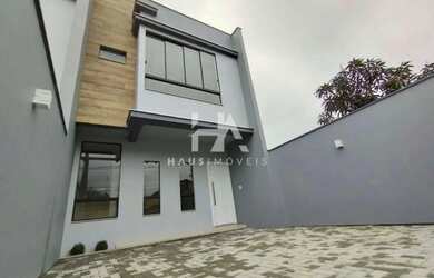 Imagem: A casa possui 2 Dormitórios, 1 Banheiro, 2 Vagas na garagem