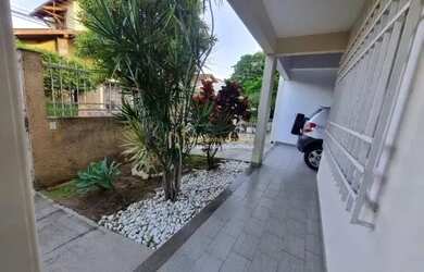 Imagem: A casa possui 5 Dormitórios, 4 Banheiros, 2 Vagas na garagem