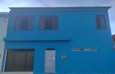 Imagem: A casa possui 3 Dormitórios, 2 Banheiros, 1 Vaga na garagem