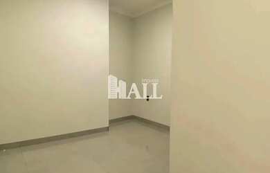 Imagem: A casa possui 3 Dormitórios, 3 Banheiros, 2 Vagas na garagem