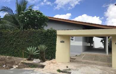 Imagem: A casa possui 4 Dormitórios, 4 Banheiros, 180m² de Área e