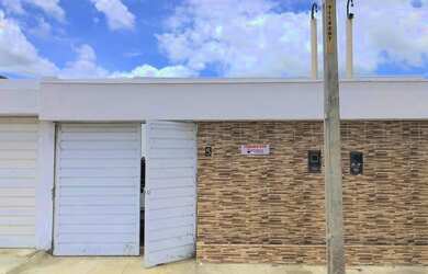 Imagem: A casa possui 2 Dormitórios, 2 Banheiros, 1 Vaga na garagem