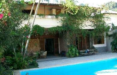 Imagem: A casa em condomínio possui 4 Dormitórios, 5 Banheiros, 4