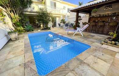 Imagem: A casa em condomínio possui 5 Dormitórios, 5 Banheiros, 4