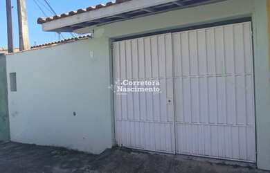 Imagem: A casa possui 2 Dormitórios, 1 Banheiro, 2 Vagas na garagem