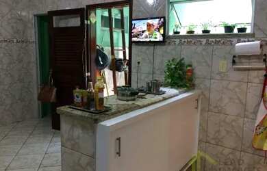 Imagem: A casa possui 3 Dormitórios, 4 Banheiros, 2 Vagas na garagem